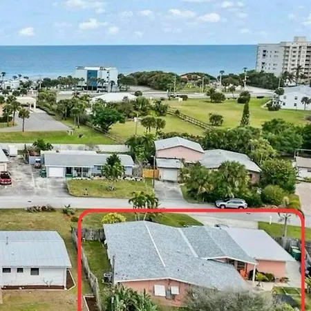 3 Bedroom 2 Bath Beachside House With Hot Tub!